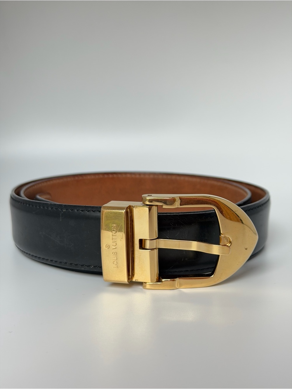 Louis Vuitton Black Leather Belt Gold Buckle Size 80 Authentic